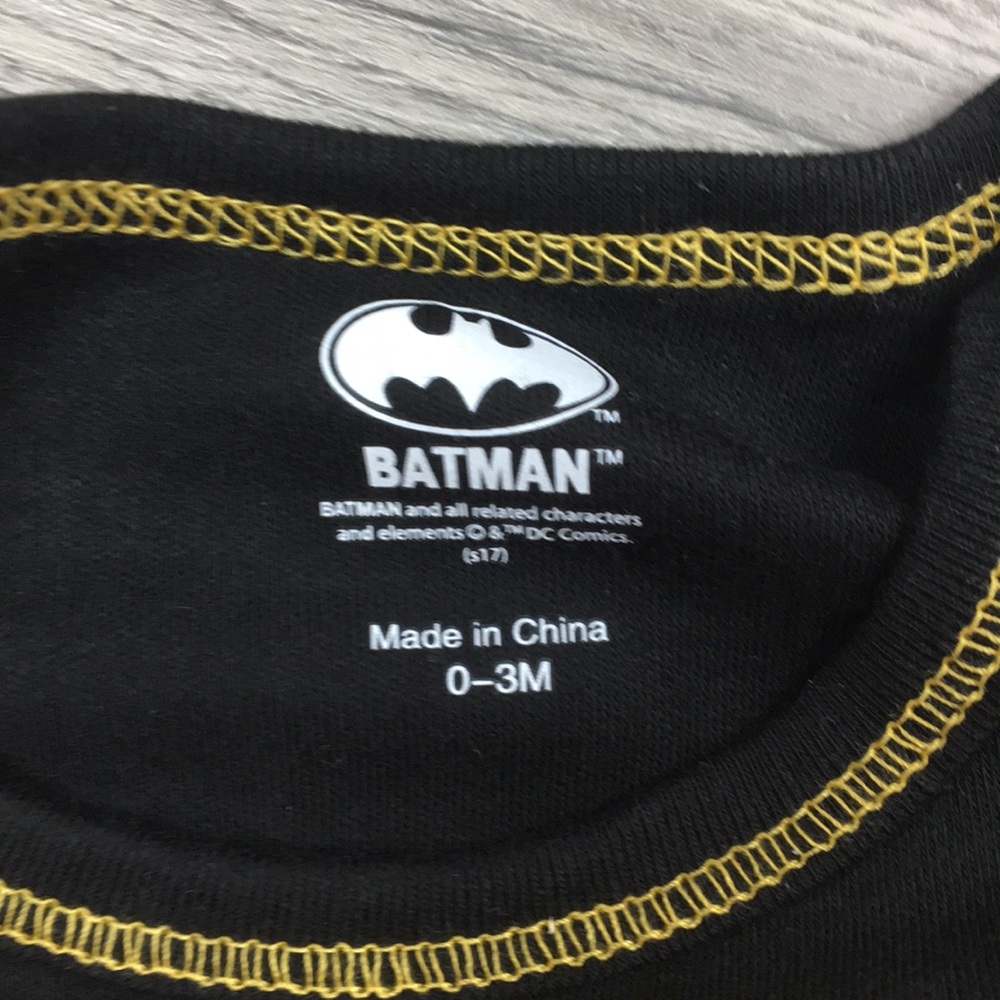 Batman Onesie 0-3 months - Picture 3 of 4